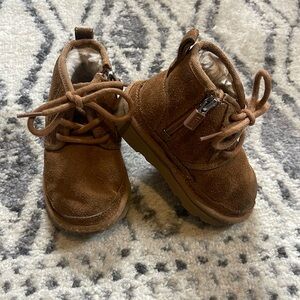 Size 7 toddler Uggs!